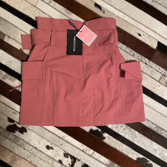 NWT Dusty rose belted cargo skirt by prettylittle thing - Picture 4 of 4